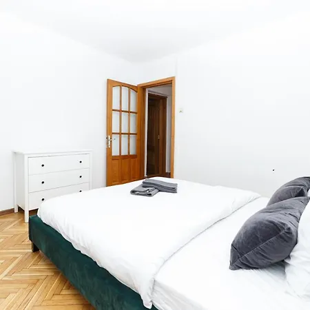 Color Ap Calea Victoriei 12c * Bucarest