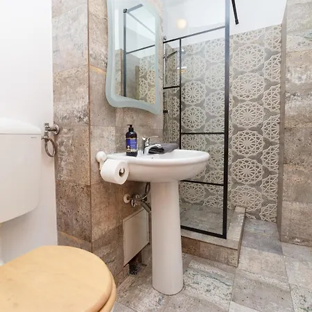 Color Ap Calea Victoriei 12c * Bucarest