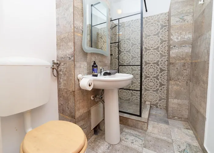 Color Ap Calea Victoriei 12c * Бухарест