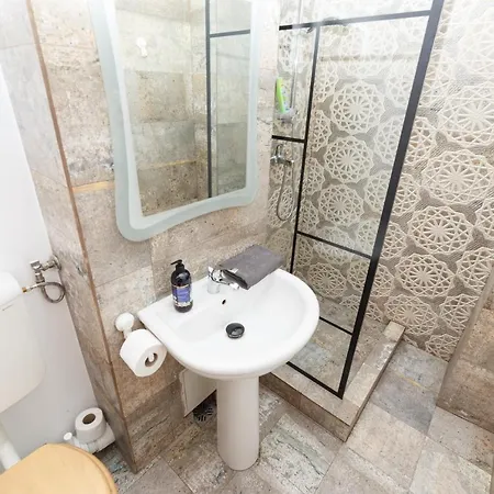 Color Ap Calea Victoriei 12c * Bükreş