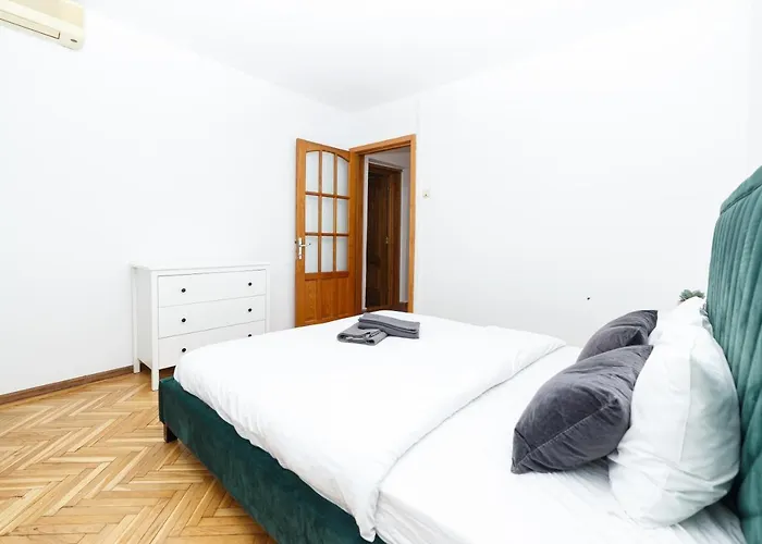 Color Ap Calea Victoriei 12c * ブカレスト